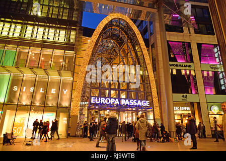 Europa, Deutschland, Hansestadt Hamburg, Mönckebergs Straße, Portal der Europa Passage, Weihnachtsbeleuchtung, Banque D'Images