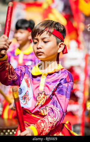 Un groupe de musique et danse cambodgienne en pratique leurs compétences avant le Nouvel An chinois dans la ville de Phnom Penh. Banque D'Images