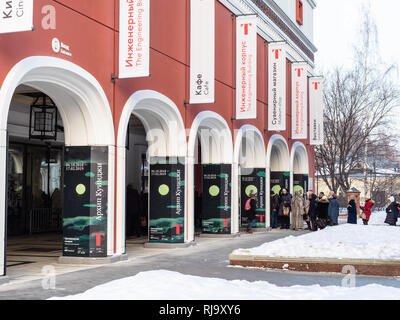 Moscou, Russie - le 24 janvier 2019 : queue de gens à Arkhip Kouïndji exposition dans l'ingénierie du bâtiment de musée national d'art l'État Tretyako Banque D'Images