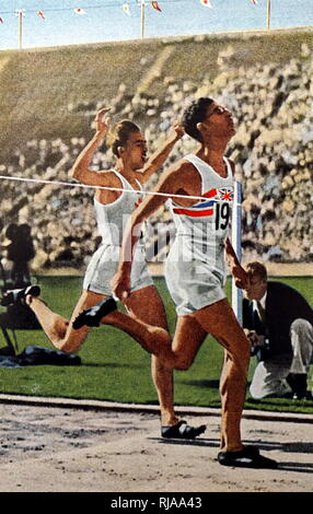 Photo de Tommy Hampson (1907-1965) gagner la course de 800 mètres à l'Jeux olympiques de 1932. Tommy a battu le record du monde et est devenu le premier homme à courir le 800 mètres en moins de 1 minute 50 secondes. Banque D'Images