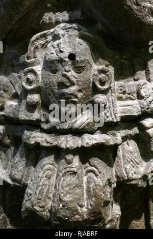 Une stèle de Cast, à partir de la Grande Place, Copan, Honduras. Copan est un site archéologique de la civilisation Maya. C'était la capitale d'un grand royaume de la période classique de la 5e à la 9e siècles. Cast faite par Lorenzo Ciuntini 1881-1894 Banque D'Images