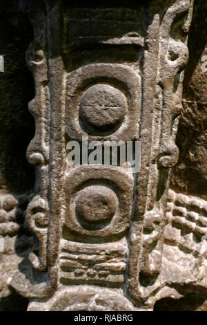 Une stèle de Cast, à partir de la Grande Place, Copan, Honduras. Copan est un site archéologique de la civilisation Maya. C'était la capitale d'un grand royaume de la période classique de la 5e à la 9e siècles. Cast faite par Lorenzo Ciuntini 1881-1894 Banque D'Images