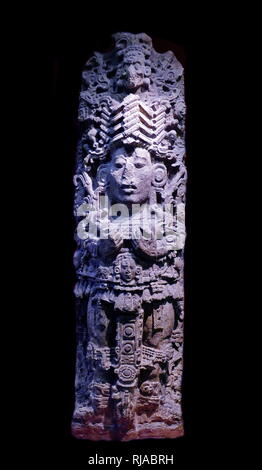 Une stèle de Cast, à partir de la Grande Place, Copan, Honduras. Copan est un site archéologique de la civilisation Maya. C'était la capitale d'un grand royaume de la période classique de la 5e à la 9e siècles. Cast faite par Lorenzo Ciuntini 1881-1894 Banque D'Images