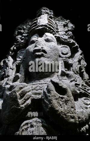 Une stèle de Cast, à partir de la Grande Place, Copan, Honduras. Copan est un site archéologique de la civilisation Maya. C'était la capitale d'un grand royaume de la période classique de la 5e à la 9e siècles. Cast faite par Lorenzo Ciuntini 1881-1894 Banque D'Images