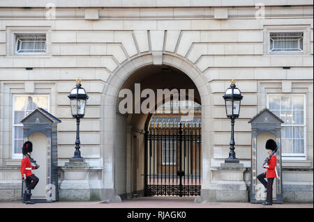 Le palais de Buckingham et Mall à Londres, Angleterre, Royaume-Uni. 27 octobre 2008 © Wojciech Strozyk / Alamy Stock Photo Banque D'Images