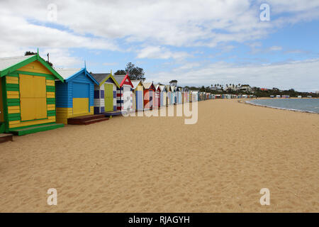 Visiter l'Australie. Boîtes de baignade de Brighton, à Melbourne, Victoria, Australie sur la plage de Port Phillip Bay Banque D'Images