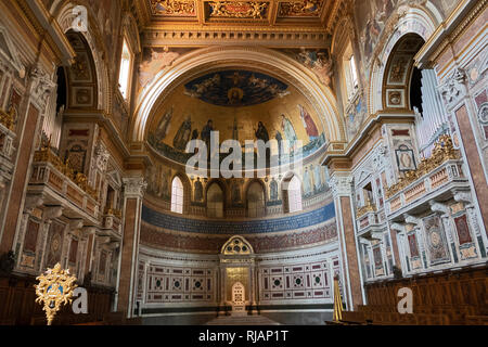 Corps principal de la basilique, après la transformation radicale par Francesco Borromini, Archbasilica Saint-Jean de Latran, la Cathédrale du Très Saint Savio Banque D'Images