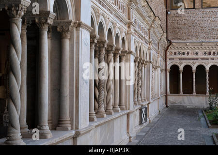 Le cloître de l'Archbasilica Saint-Jean de Latran, la cathédrale du Saint-Sauveur et de Saints Jean le Baptiste et l'Évangéliste dans la version ultérieure Banque D'Images