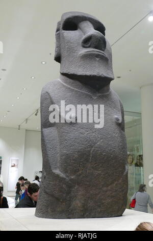 Hoa Hakananai'a est un moai (statue de l'île de Pâques) logés dans le British Museum de Londres. Elle a été prise à partir de la 'Orongo, Rapa Nui (Île de Pâques) en novembre 1868 par l'équipage du navire britannique HMS Topaze, et est arrivé en Angleterre en août 1869. Banque D'Images