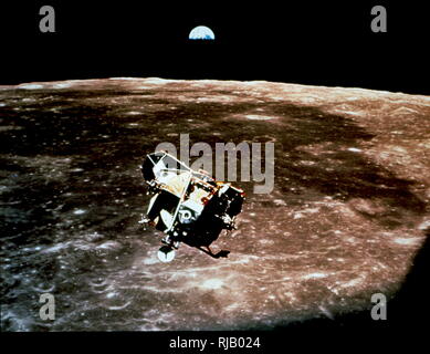 Vue d'Apollo 11 module lunaire Eagle comme il est revenu de la surface de la lune d'accoster avec le module de commande Columbia. Le module lunaire a été l'étape de l'ascension d'environ 4 mètres de diamètre. Pilote du module de commande Michael Collins a pris cette photo juste avant d'arriver à 21:34:00 UT (5:34 HAE) 21 juillet 1969. Banque D'Images