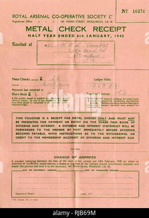 Réception de chèques de métal, Royal Arsenal Co-operative Society, WW2 Banque D'Images