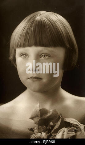 Une belle photo de portrait de studio d'une fille de 5 ans Banque D'Images