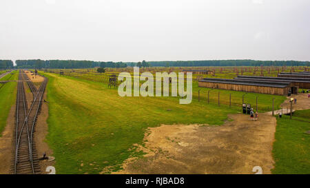 Oswiecim, Pologne - 11 juillet 2018. Birkenau-Auschwitz II vue de l'entrée principale et tour de garde Banque D'Images