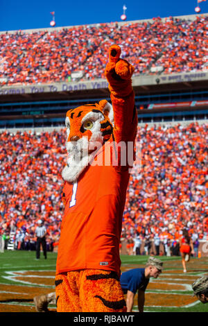 La mascotte de l'Université Clemson football Tiger pendant le week-end au Memorial Stadium dans la vallée de la mort. Banque D'Images