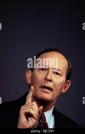 L'ancien gouverneur et secrétaire de l'éducation Lamar Alexander de New York, parle lors d'un événement le 19 février 1996 à Washington, DC. Alexander est un candidat à la présidentielle 1996 primaires du parti républicain. Banque D'Images