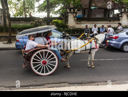 The Prince Hotel, ISTANBUL, TURQUIE - 02 décembre 2018 : les entraîneurs sont transportant les gens. Entraîneur de chevaux et coachmans dans Îles des Princes Büyükada Banque D'Images