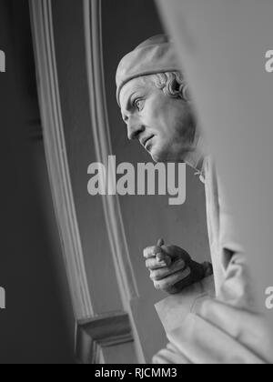 Statue de Arnolfo di Cambio à la recherche jusqu'à la cathédrale de la cathédrale de Florence Banque D'Images