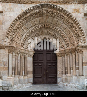 Le portail roman de l'église Santa María Magdalena Zamora, Castille et Leon, Espagne Banque D'Images