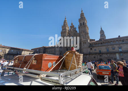 Exposition de voitures anciennes et classiques. Place Obradoiro Santiago de Compostela Banque D'Images