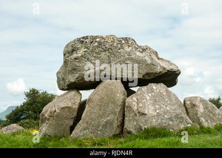 Un dolmen mégalithique parfait à Carrowmore complexe funéraire, Comté de Sligo, Irlande. Banque D'Images