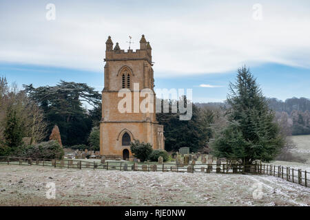 St Marys church dans le gel d'hiver. Temple Guiting, Cotswolds, Gloucestershire, Angleterre Banque D'Images