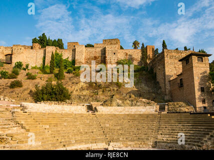 L'Alcazaba murs fortifiés et Théâtre Romain, Malaga, Andalousie, Espagne Banque D'Images