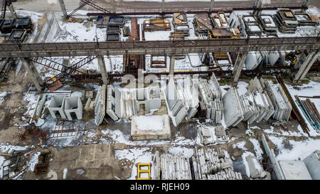 Structures en béton armé dans une entreprise industrielle. Enquête aérienne Banque D'Images