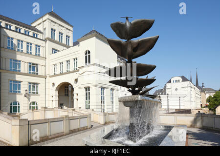 Archives de l'État luxembourgeois, avec fontaine, la Ville de Luxembourg, Luxembourg JE Luxemburgisches Staatsarchiv,mit Brunnen, Luxemburg-Stadt, Luxembourg I Banque D'Images