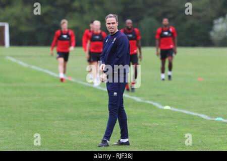 Cheltenha Town FC, nouveau Premier manager de l'équipe Michael Duff prend la formation pour la première fois - 11.9.2018 Photo par Antony Thompson - Mille mot Medi Banque D'Images