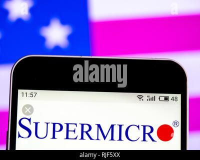 La technologie de l'information de Supermicro logo de l'entreprise vu affichée sur smart phone Banque D'Images