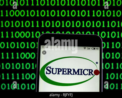 L'Ukraine. Feb 6, 2019. La technologie de l'information de Supermicro logo de l'entreprise vu affichée sur un téléphone intelligent. Crédit : Igor Golovniov SOPA/Images/ZUMA/Alamy Fil Live News Banque D'Images