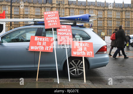 Londres, Royaume-Uni. Feb 6, 2019. Pro Europe manifestants continuent leur campagne à l'extérieur du Parlement en tant que premier ministre Theresa détient peut-être des entretiens à Belfast avec la DUP Democratic Union Party sur la butée avant d'aller à Bruxelles : Crédit amer ghazzal/Alamy Live News Banque D'Images