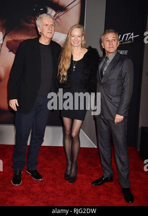Westwood, United States. 05 févr., 2019. WESTWOOD, CA - 05 février : (L-R) James Cameron, Suzy Amis Cameron et Christoph Waltz assister à la première mondiale de la 20th Century Fox's 'Alita Battle Angel' : Regency à Westwood Theatre le 05 février, 2019 à Los Angeles, Californie. Crédit : Jeffrey Mayer/Alamy Live News Banque D'Images