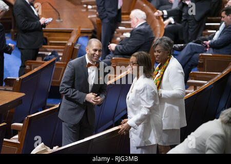 5 février 2019 - Washington, District of Columbia, United States - Représentant Hakeem Jeffries (D-NY) avec deux femmes législateurs démocratique avant l'état de l'Union, le 5 février 2019 (Crédit Image : © Christian Douglas/Zuma sur le fil) Banque D'Images