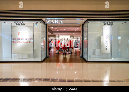 HONG KONG - le 27 janvier 2016 : conception d'éléments à une boutique Zara Shopping Mall. Éléments est un grand centre commercial situé sur 1 Austin Road West, Tsim Sh Banque D'Images