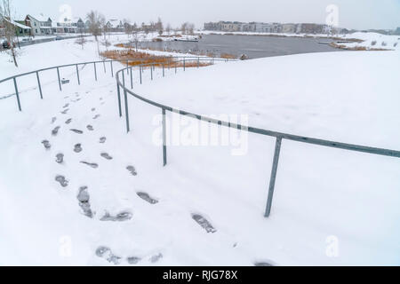 Lac et sentiers dans l'aube, au cours de l'hiver de l'Utah Banque D'Images