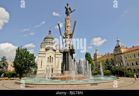 Avram Iancu square, avec la Dormition de la Theotokos cathédrale. Cluj-Napoca, Roumanie Banque D'Images