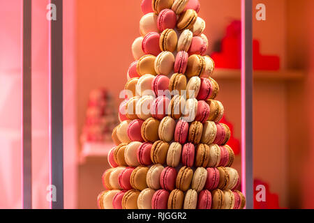 Pyramide de macarons Français Banque D'Images