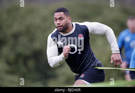 Joe l'Angleterre Cokanasiga durant la session de formation à Pennyhill Park, Bagshot. Banque D'Images