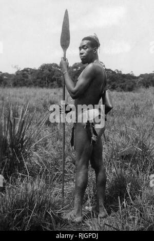 L'Afrique, Congo belge, un chasseur pygmée, 1927-30 Banque D'Images