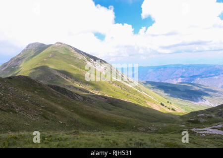 Vue depuis la crête de montagne Ostrovica / Ostrovice en Albanie Banque D'Images