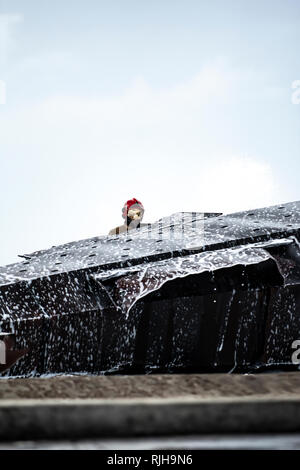 Les pompiers sur la formation de perçage sur l'aérodrome désaffecté - Simulation d'accident d'Hélicoptère Banque D'Images