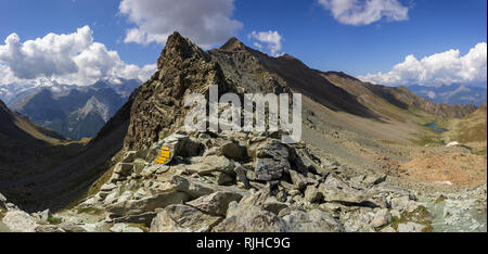 Sentier de randonnée dans la vallée de Cogne, Aosta, Italie. Paysage du Col Garin (2870 m.). Banque D'Images