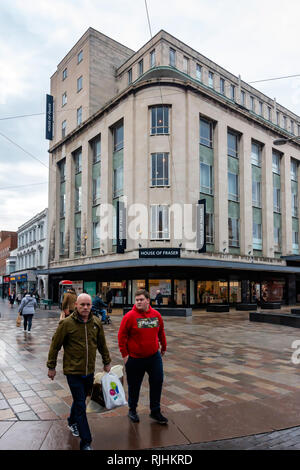 Binns, House of Fraser Department store extérieur en Middlesbrough Cleveland North Yorkshire England UK shopping avec deux hommes Banque D'Images