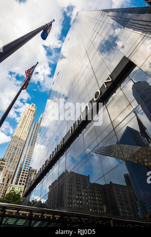 La ville de New York, USA - Le 26 juillet 2018 : Façade de la Millennium Hilton New York hôtel du centre-ville à côté de One World Trade Center de Manhattan à New York : Banque D'Images