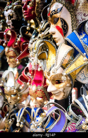 Une sélection de masques de carnaval de Venise Banque D'Images