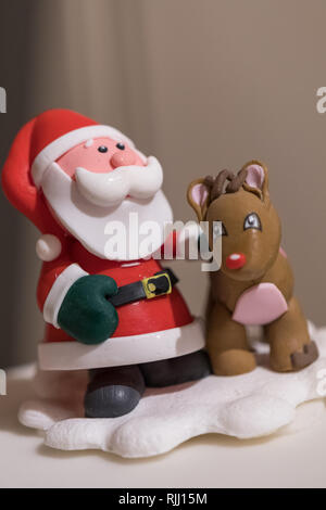 Rudolph et le Père Noël Décoration gâteau de Noël (Macro) Banque D'Images