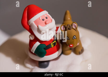 Rudolph et le Père Noël Décoration gâteau de Noël (Macro) Banque D'Images