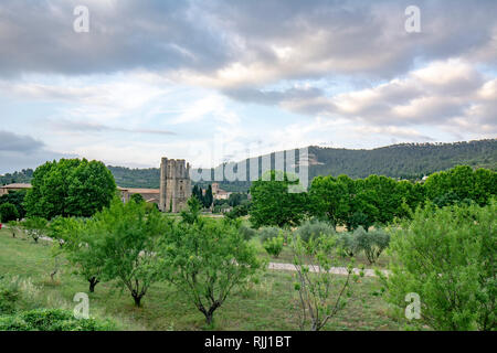 Lagrasse, France, juin 2015 : l'image de château d'abbaye Sainte-Marie d'Orbieu, partie de l'histoire de Lagrasse Banque D'Images