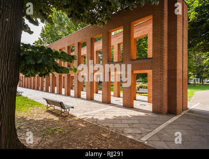 Turin, Italie - 11 juillet 2009 : 'Travailler' pour Turin, la brique sculpture de Per Kirkeby. Banque D'Images